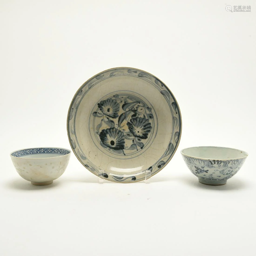 Three Chinese Export Blue and White Porcelain Bowls.