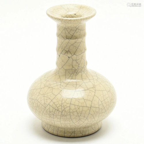 Chinese Ge-Type Bottle Vase