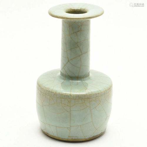 Chinese Longquan Guan-Type Mallet Vase