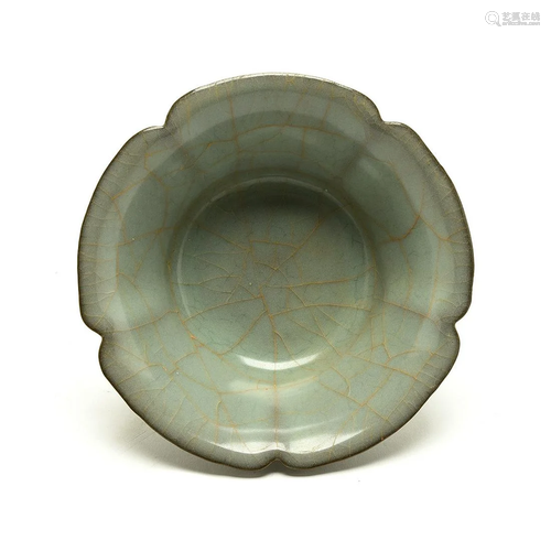 Chinese Longquan Guan-Type Foliate Bowl