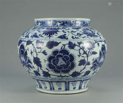 A CHINESE BLUE AND WHITE PORCELAIN FLOWER PATTERN BASIN