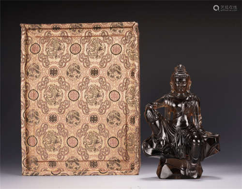 A CHINESE TEA CRYSTAL GUANYIN SEATED STATUE TABLE ITEM