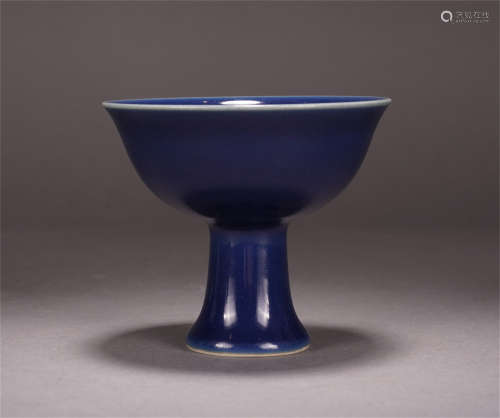 A CHINESE PORCELAIN JI LAN GLAZE HIGH LEG CUP