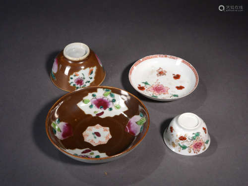 粉彩花卉杯盘两组 2 set of Chinese Famille Rose Floral Porcelain Cups ans saucers