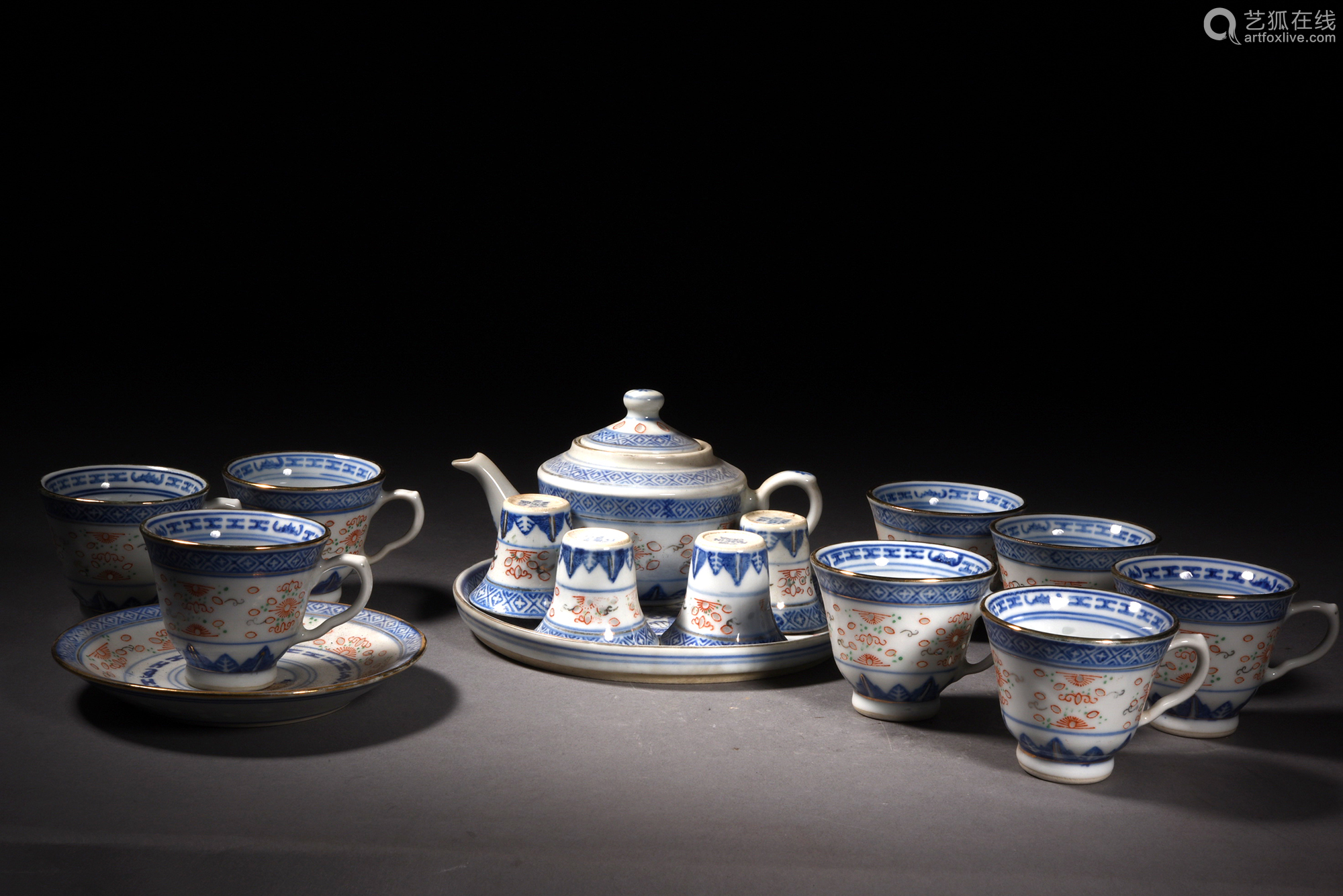 青花礬戲彩玲瓏瓷茶具15件 a chinese blue and white floral porcela