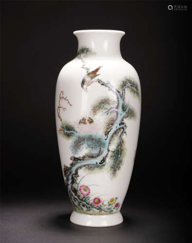 A CHINESE PORCELAIN FAMILLE ROSE FLOWER AND BIRD VIEWS VASE