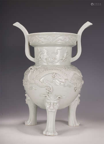 A CHINESE CARVED PORCELAIN DARGON PATTERN TRIPLE FEET CENSER