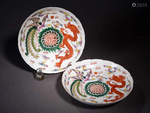 粉彩龙凤盘一对 A Pair of Chinese Famille Rose Porcelain Plates