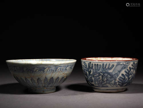 青花花卉碗两件 2pcs Chinese Blue and White Floral Porcelain Bowls