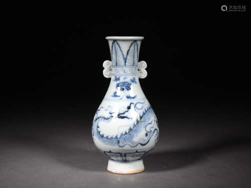 青花云龙双耳瓶 A Chinese Blue and White Dragon Pattern Porcelain Vase