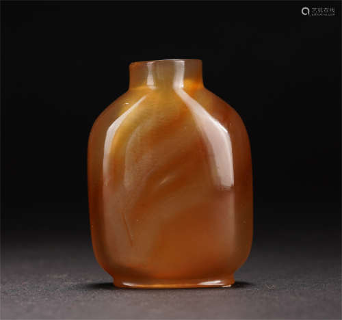 A CHINESE CARAMEL COLOR AGATE SNUFF BOTTLE