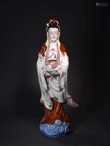 粉彩观音像 A Chinese Famille Rose Porcelain Guanyin Statue