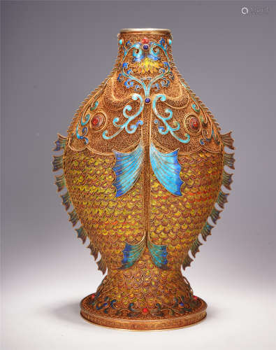 A CHINESE GILT SILVER FILIGREE DOUBLE FISH SHAPE VASE