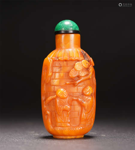 A CHINESE BEESWAX FIGURE AND STORY PATTERN SNUFF BOTTLE