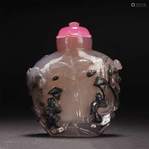 A CHINESE CARVED FIGURE AND STORY AGATE SNUFF BOTTLE