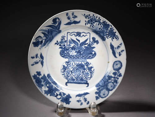 青花花篮盘 A Chinese Blue and White Floral Porcelain Plate