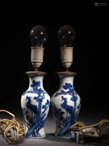 青花洞石花卉凤凰台灯 A Chinese Blue and White Floral Porcelain Table lamp