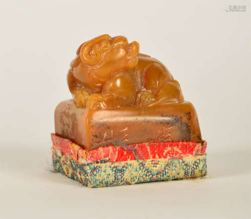 A CHINESE CARVED BEAST TIANHUANG SEAL