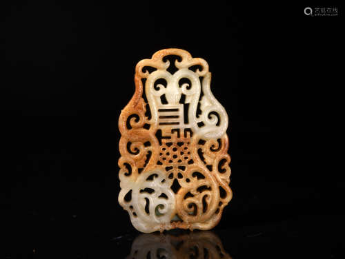 透雕螭龙佩 A Chinese Dragon Carved Jade Pendant