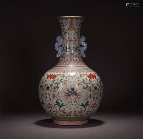 A CHINESE PORCELAIN FAMILLE ROSE FLOWER ENTWINE BRANCHES LOTUS PATTERN DOUBLE HANDLE VIEWS VASE
