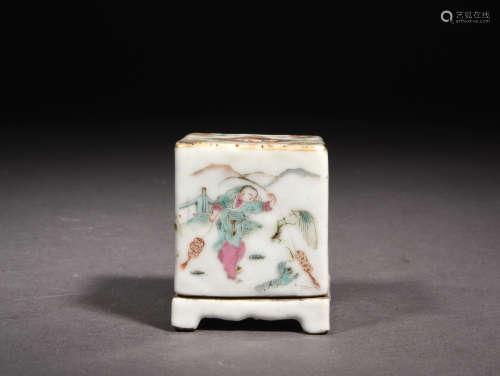 粉彩四方人物糊斗 A Chinese Famille Rose Painted Porcelain Square utensil