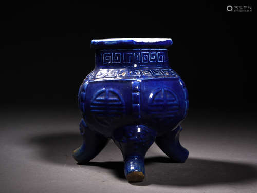 兰釉寿字三足炉 A Chinese Blue Glazed Porcelain Three-legged Incense Burner