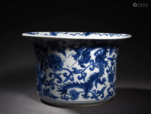 青花龙凤纹花盆 A Chinese Blue and White Dragon Pattern Porcelain Flowerpot