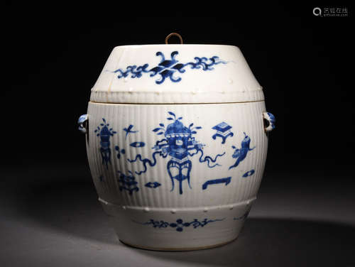 青花博古鼓形罐 A Chinese Blue and White Floral Porcelain Drum-shaped Jar