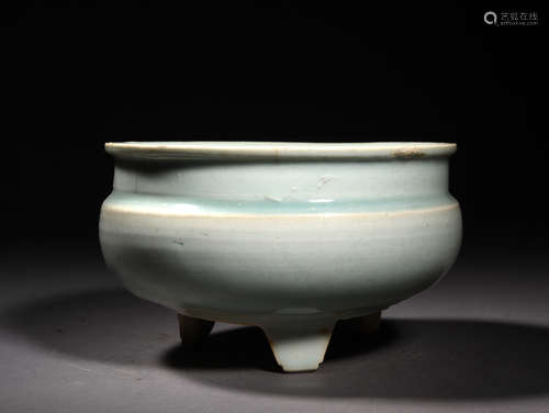 青釉鬲式三足炉 A Chinese Light Blue Glazed Porcelain Three-legged Incense Burner