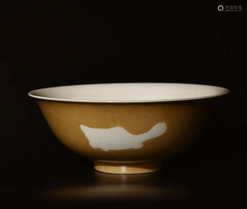 酱黄釉五福碗 A Chinese Yellow Glazed Porcelain Bowl