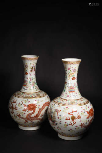 粉彩龙凤纹赏瓶 A Chinese Famille Rose Dragon&phoenix Porcelain Vase
