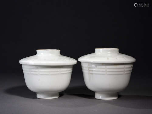 白釉八卦纹盖杯一对 A Pair of Chinese White Glazed Porcelain Cups With Cover