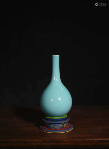 松石绿釉长颈瓶 A Chinese Viridis  Glazd Porcelain Flask