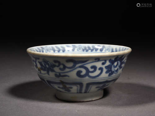 青花花卉碗 A Chinese Blue and White Floral Porcelain Bowl