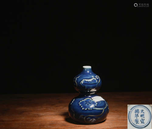 祭蓝堆塑葫芦瓶 A Chinese Altar Blue Glazed Porcelain Gourd-shaped Vase