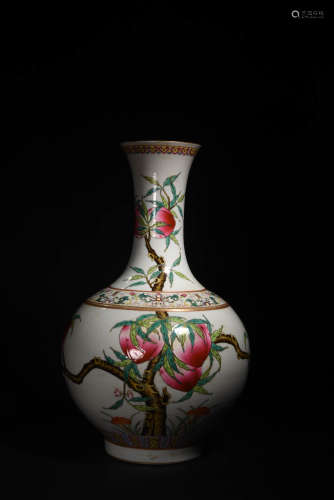 粉彩桃纹赏瓶 A Chinese Famille Rose Peach Painted Porcelain Vase