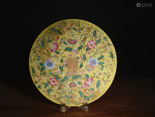 粉彩黄地花卉瓷板 A Chinese Yellow Famille Rose Floral Porcelain Painting