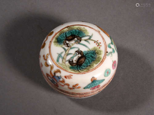 粉彩二甲传胪印盒 A Chinese Famille Rose Porcelain Seal Box