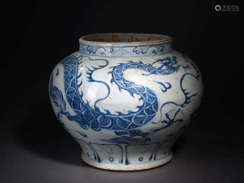 青花云龙纹大罐 A Chinese Blue and White Dragon Pattern Porcelain Jar