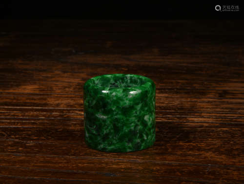 翡翠扳指 A Chinese Jadeite Fingerstall