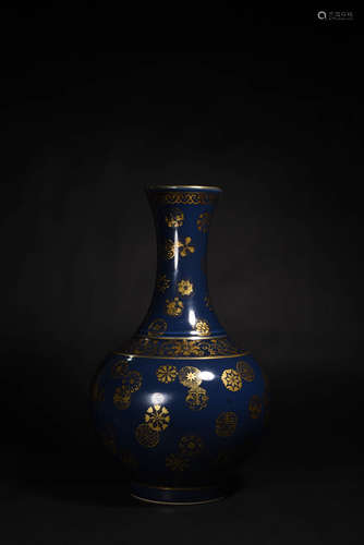 祭兰金彩皮球花赏瓶 A Chinese Floral Altar Blue Glazed Porcelain Vase