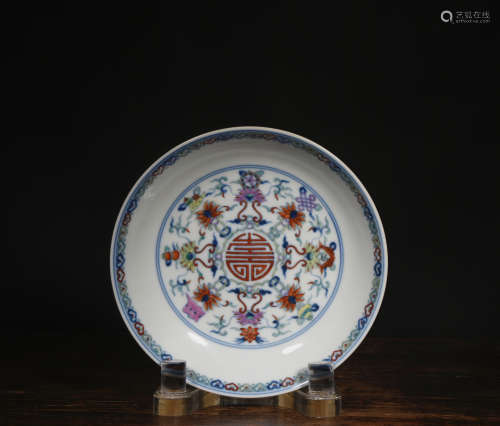 斗彩盘 A Chinese Doucai Porcelain Plate