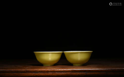 柠檬黄釉碗 一对 A Pair of Chinese Lemon Yellow Porcelain Bowls