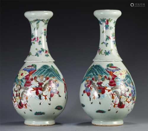 A PAIR OF CHINESE WUCAI PORCELAIN FIGURE F…