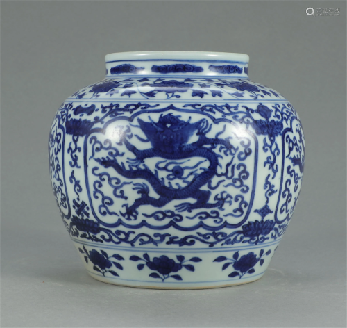 A DELICATE CHINESE BLUE AND WHITE PORCELAI…