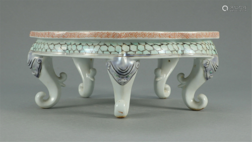 CHINESE WUCAI PORCELAIN TEABOWL STAND