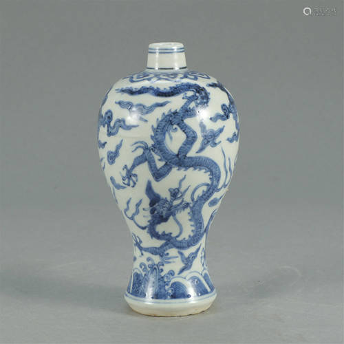 CHINESE BLUE AND WHITE PORCELAIN DRAGON …