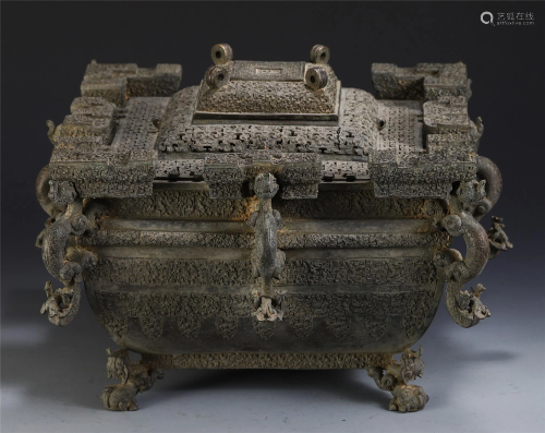 AN ANCIENT CHINESE BRONZE EIGHT DRAGON LID…