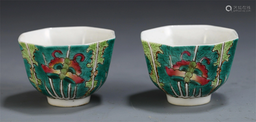 A PAIR OF CHINESE WUCAI PORCELAIN OCTAGO…