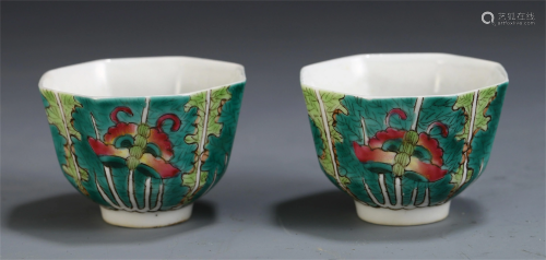 A PAIR OF CHINESE WUCAI PORCELAIN OCTAGO…